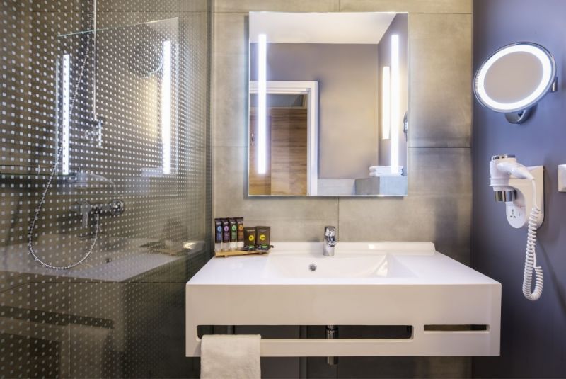 Hotelowa łazienka przyszłości: AccorHotels stawia na interaktywne prysznice