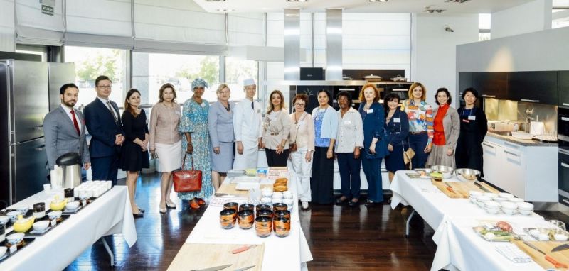 „Dyplomacja od kuchni” - żony ambasadorów akredytowanych w Polsce gotują z Miele
