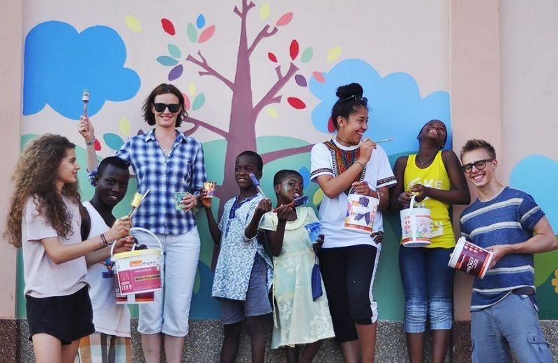 Afrykański ośrodek pomocy dzieciom pomalowany farbami Termo Organiki
