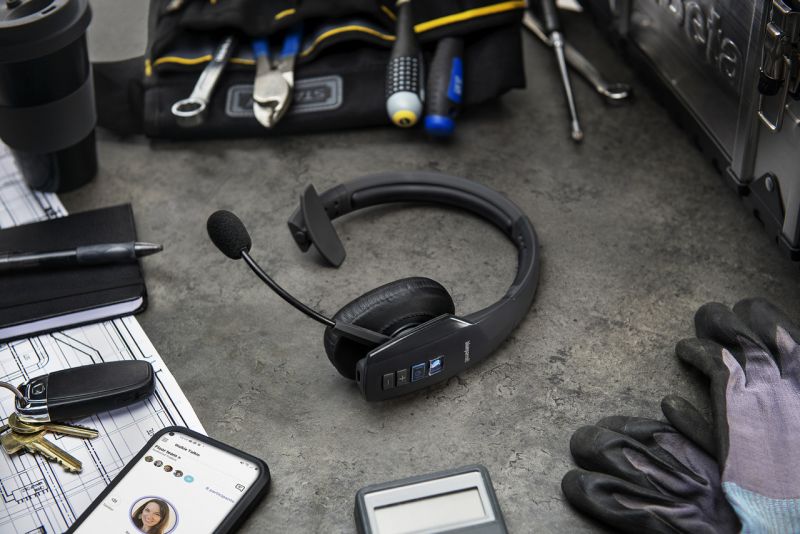 BlueParrott przedstawia bezprzewodowe zestawy słuchawkowe do użytku z Microsoft Teams Walkie Talkie