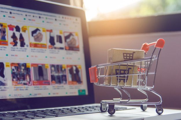 92% Polaków kupujących online, zakupy w Internecie robi raz w miesiącu lub częściej