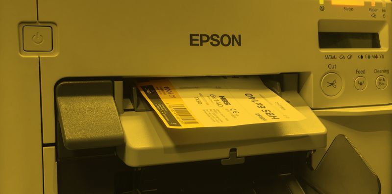 Drukarka do etykiet kolorowych – w jaki sposób może zautomatyzować procesy w firmie?