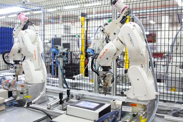 Automatyzacja i robotyzacja procesów produkcyjnych - przyszłość i podstawa sukcesu branży Automotive
