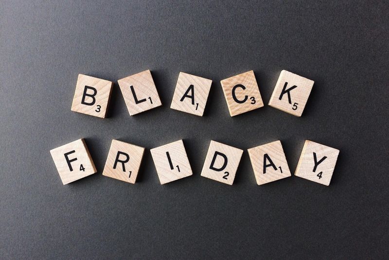Konsumenci oczekują 50% rabatu w Black Friday. Aż 88% czeka z zakupami na czas promocji