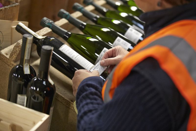 Nowe etykiety na butelkach wina w UE – co się zmieni i jak wpłynie na branżę beverage?
