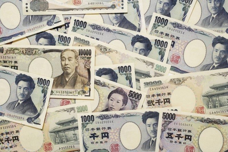 Trzy banki udzielą kredytu firmie Sharp (w sumie na kwotę 30 mld jenów)