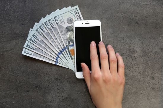 Jak zarabiają darmowe aplikacje mobilne? Główne źródła ich monetyzacji