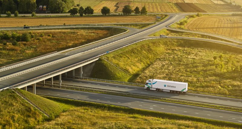 Girteka o sytuacji w transporcie drogowym: rynek się rozgrzewa a przyszłość zależy od zachowania równowagi