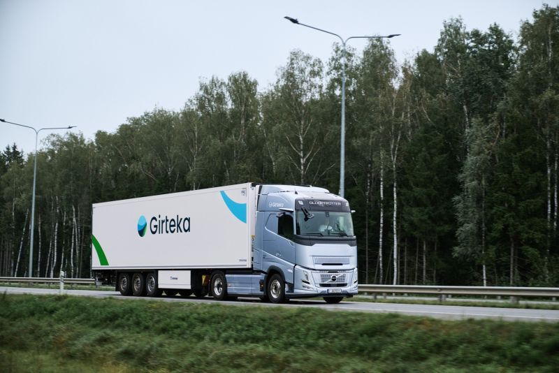 Girteka zawiera z Volvo Trucks największy w Europie kontrakt na zakup samochodów ciężarowych w 2025 roku