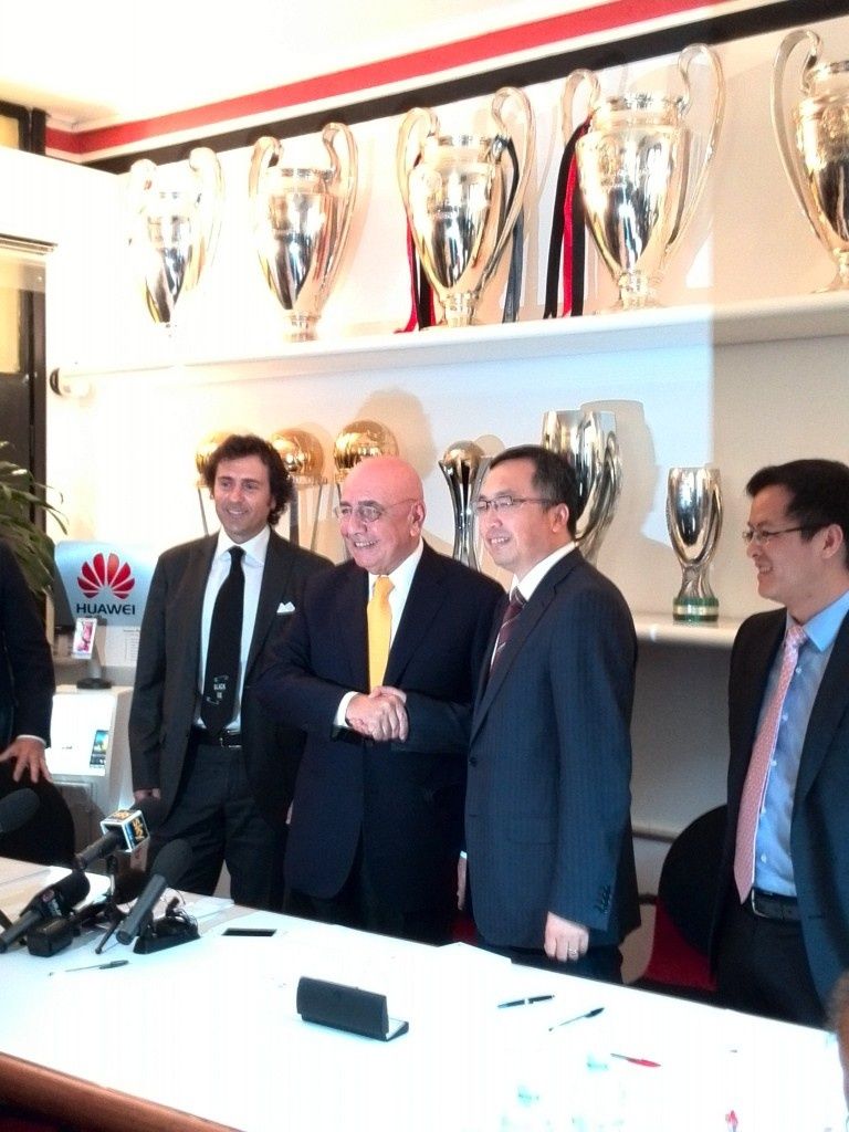 HUAWEI sponsorem klubu piłkarskiego AC Milan