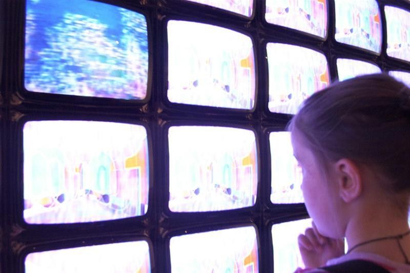 Telewizja hybrydowa: szanse, zagrożenia i wyzwania regulacyjne - analiza KRRiTV