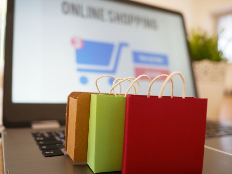 Polacy a zakupy online - podsumowanie roku 2020