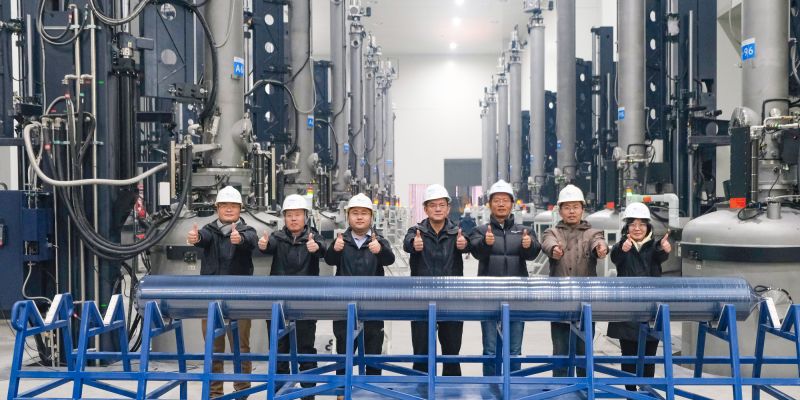 Pierwsza wlewka monokrystaliczna 210-mm typu n wyprodukowana w zeroemisyjnym parku w Qinghai