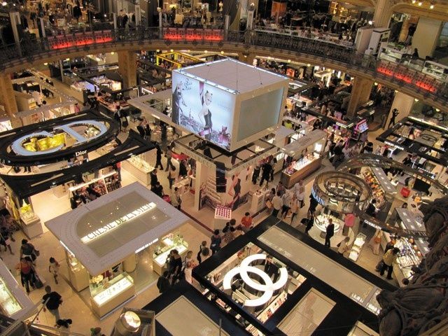 Motier kupuje 6.1% udziałów w Carrefour