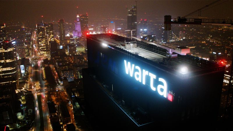 Na szczycie Warsaw UNIT zawisł najwyżej umiejscowiony logotyp w Polsce