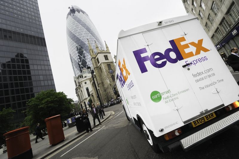 FedEx przekaże 200 mln USD społecznościom lokalnym